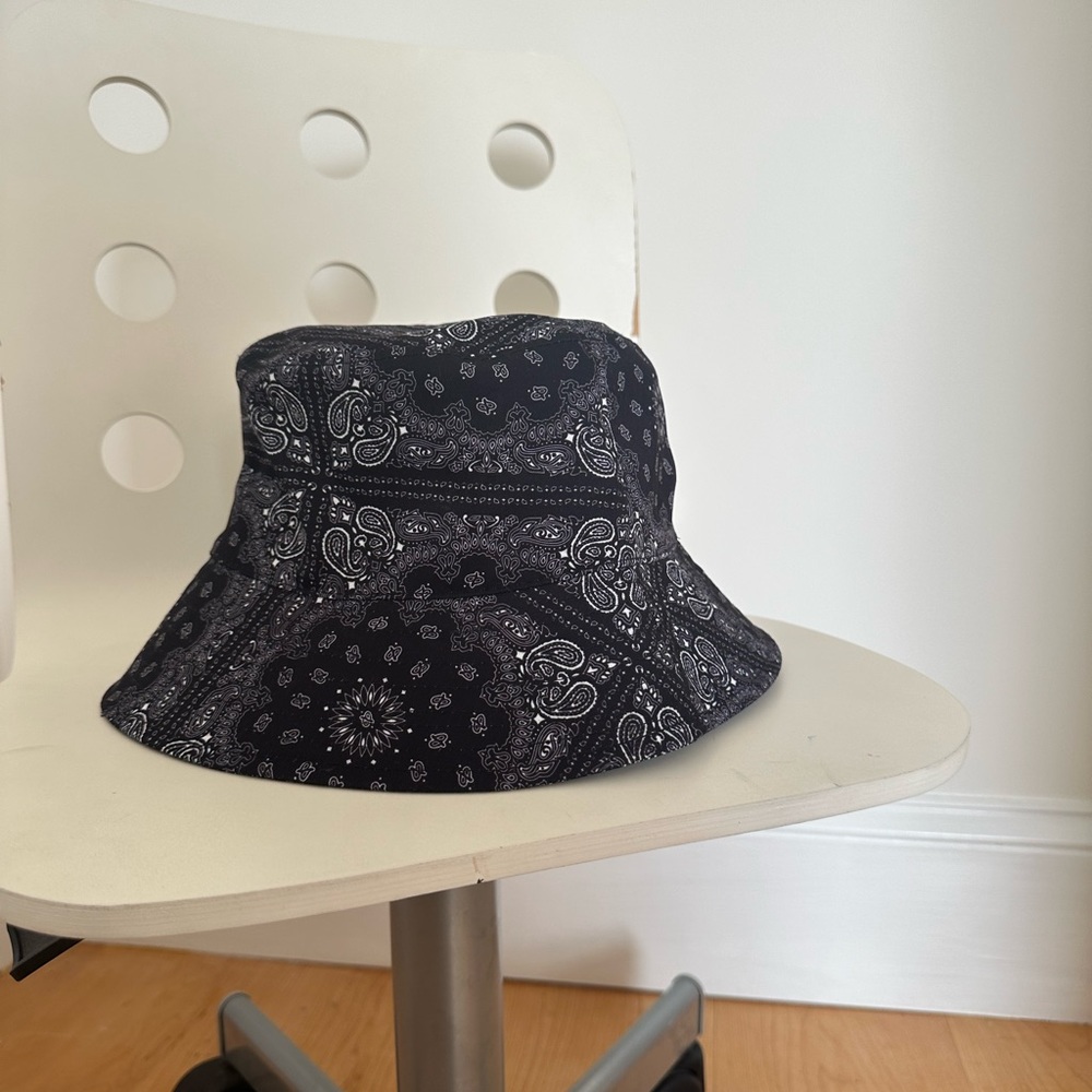 Bucket hat from Adika